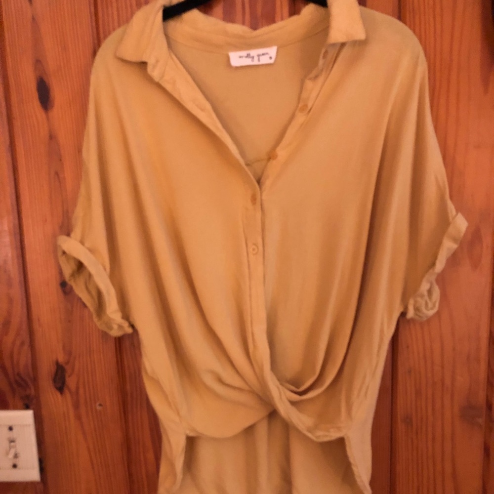 Molly Green Mustard short sleeve shirt